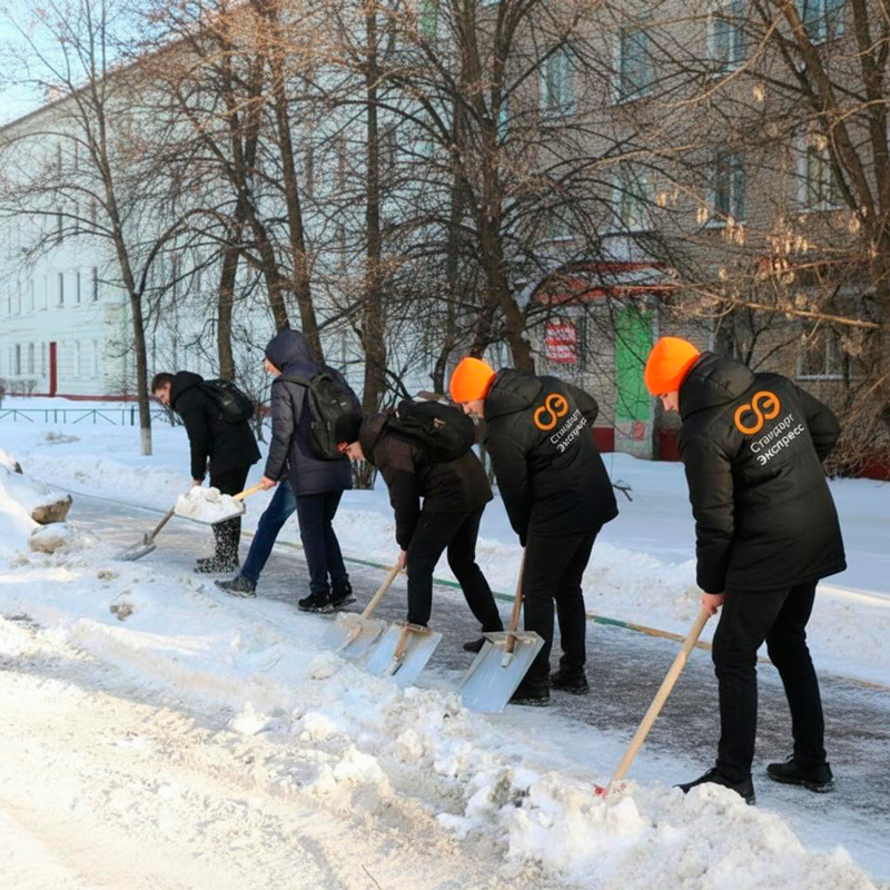 Уборка снега с крыш и территорий в Уссурийске