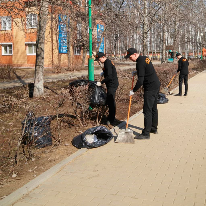 Уборка листьев в Уссурийске